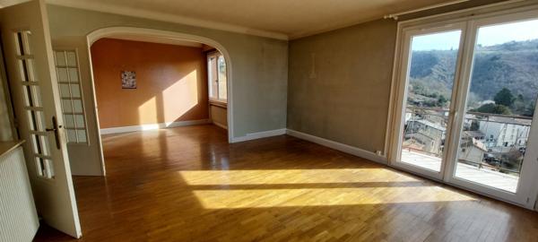 Maison de 12 pièces et ses annexes avec une vue dégagée