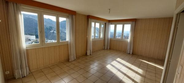 Maison de 12 pièces et ses annexes avec une vue dégagée