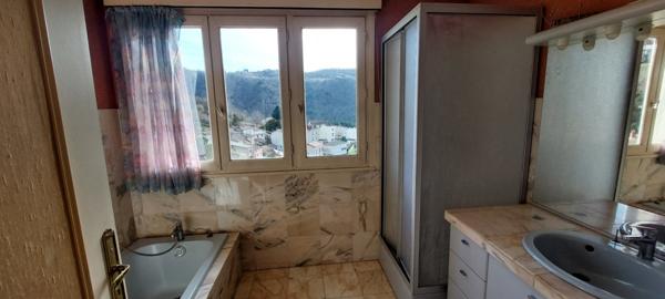 Maison de 12 pièces et ses annexes avec une vue dégagée