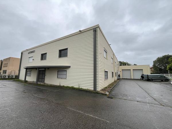 Local commercial et entrepôt de 1 569 m² sur terrain de 2 193 m² Beaurepaire (38270)
