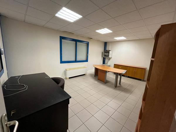 Local commercial et entrepôt de 1 569 m² sur terrain de 2 193 m² Beaurepaire (38270)