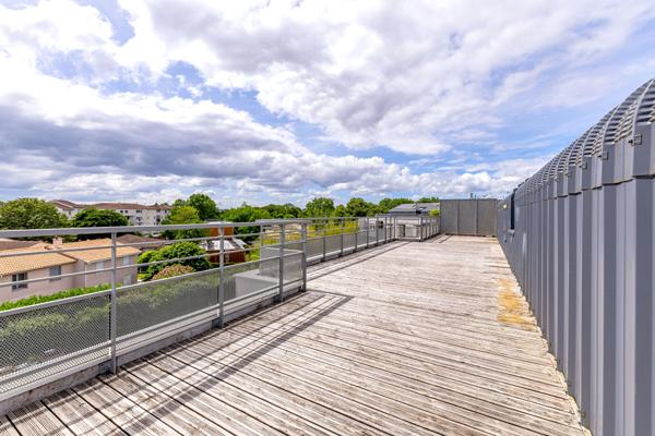 Appartement Bègles 4 pièces avec terrasse de 100 m2 et 2 places de parking 