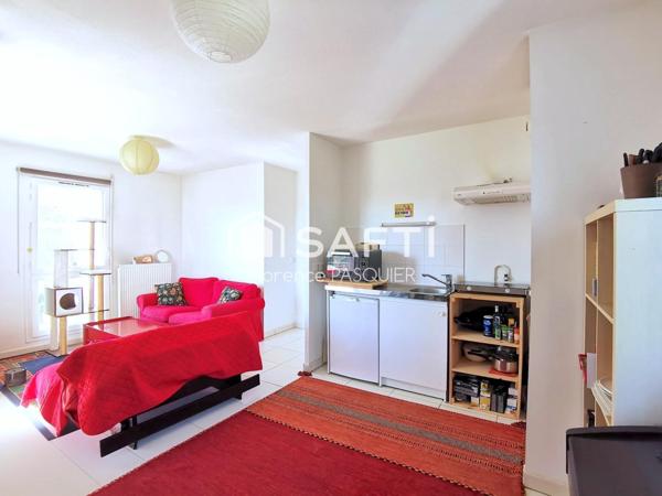 Un T2 lumineux et fonctionnel avec balcon, parking