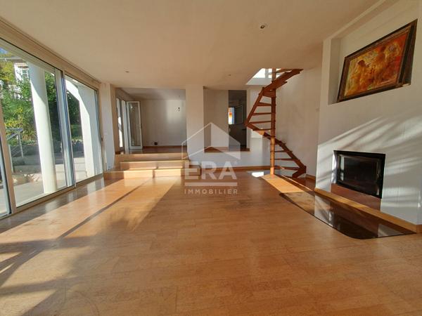 Maison d'artiste avec vue surplombant Lourdes et son château