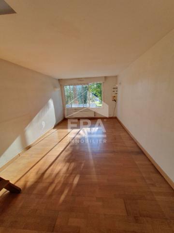 Maison d'artiste avec vue surplombant Lourdes et son château