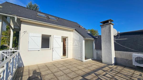 Maison d'artiste avec vue surplombant Lourdes et son château