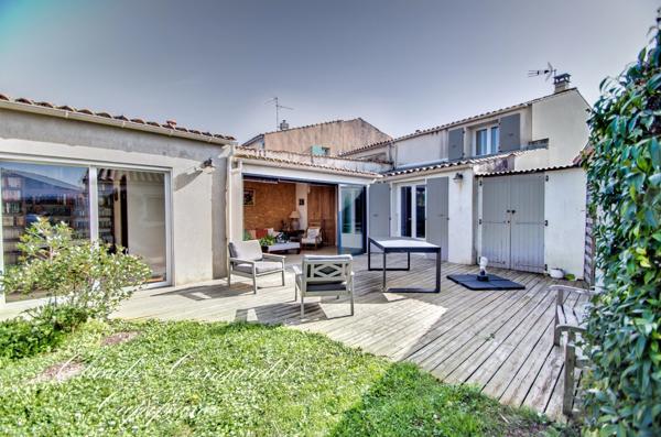 Maison de charme en pierre à vendre 6 pièces, 4 chambres à MARSILLY (17)