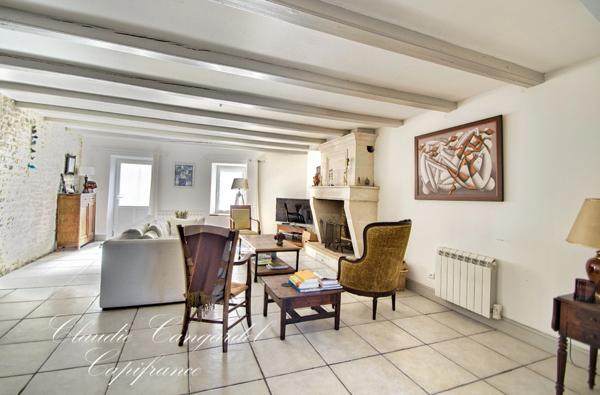 Maison de charme en pierre à vendre 6 pièces, 4 chambres à MARSILLY (17)