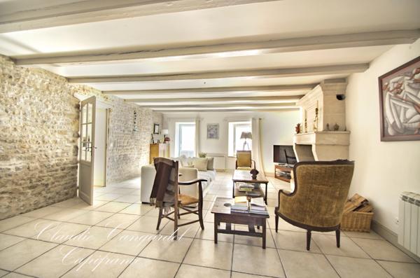 Maison de charme en pierre à vendre 6 pièces, 4 chambres à MARSILLY (17)