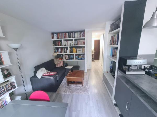 Studio 33 m² avec balcon filant, proche métro