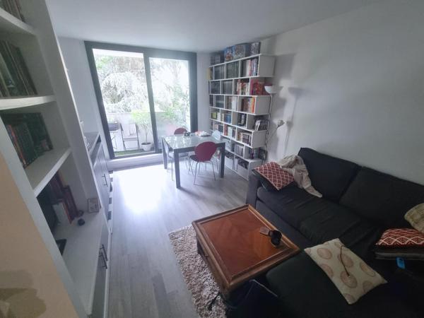 Studio 33 m² avec balcon filant, proche métro