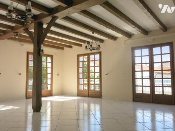 Maison traditionnelle de centre bourg sur sous sol total