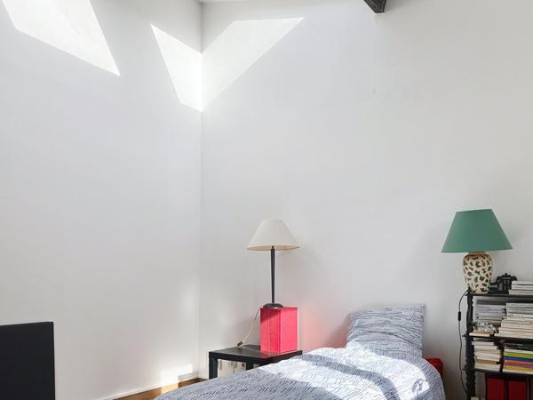 Duplex ensoleillé avec beaux volumes