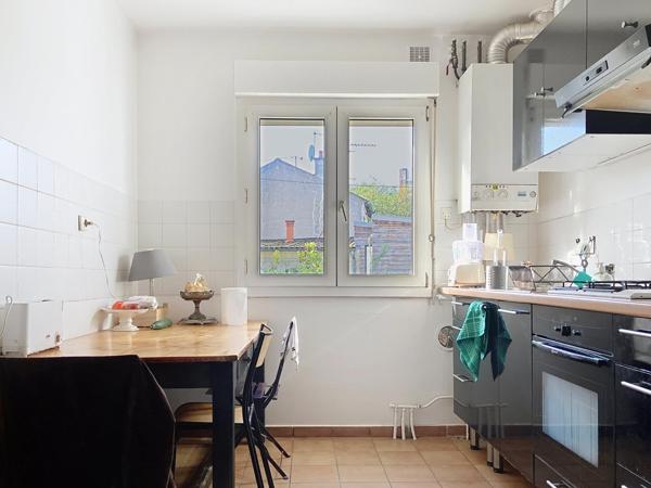 Duplex ensoleillé avec beaux volumes