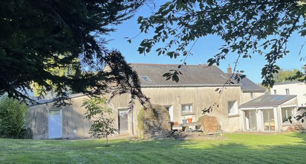 Treillières (44119) À Treillières, maison de village de 97m² à vendre, potentiel de 163m2 avec l'étage + dépendances attenantes