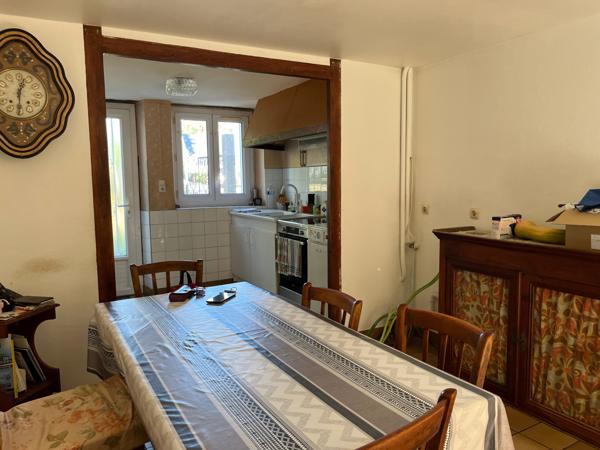 Treillières (44119) À Treillières, maison de village de 97m² à vendre, potentiel de 163m2 avec l'étage + dépendances attenantes