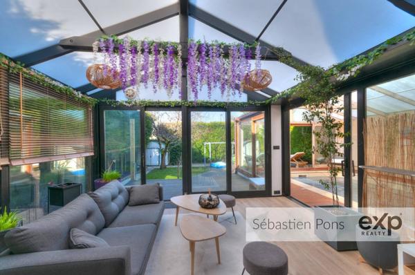 Maison avec piscine couverte