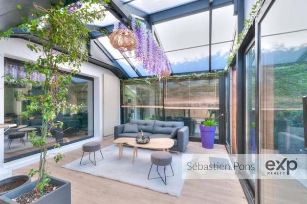 Maison avec piscine couverte