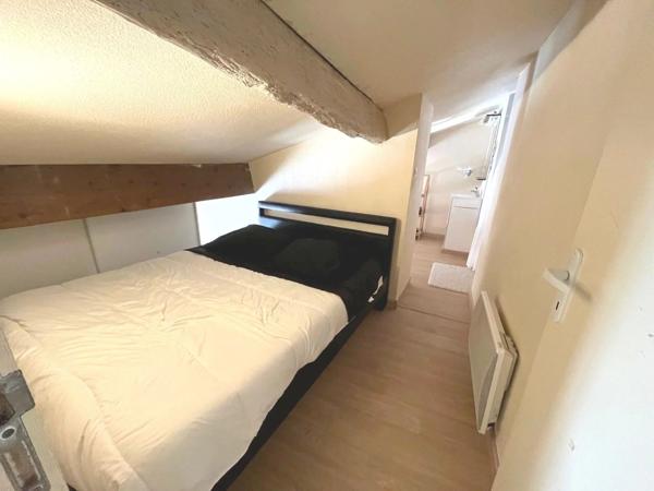 Hyères (83400) T2 centre historique de Hyères.