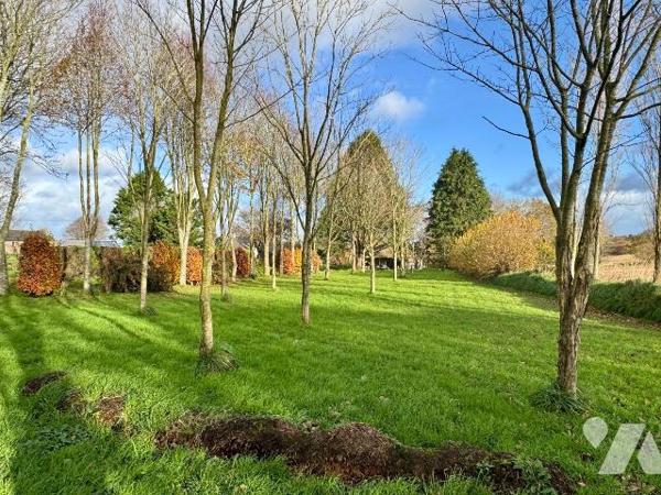 COAT MEAL. Corps de ferme avec plusieurs dépendances, posé en  pleine campagne, au coeur de plu...