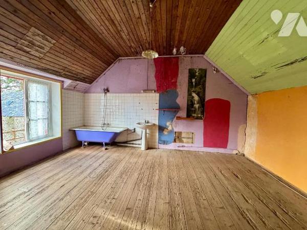 COAT MEAL. Corps de ferme avec plusieurs dépendances, posé en  pleine campagne, au coeur de plu...