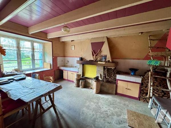 COAT MEAL. Corps de ferme avec plusieurs dépendances, posé en  pleine campagne, au coeur de plu...