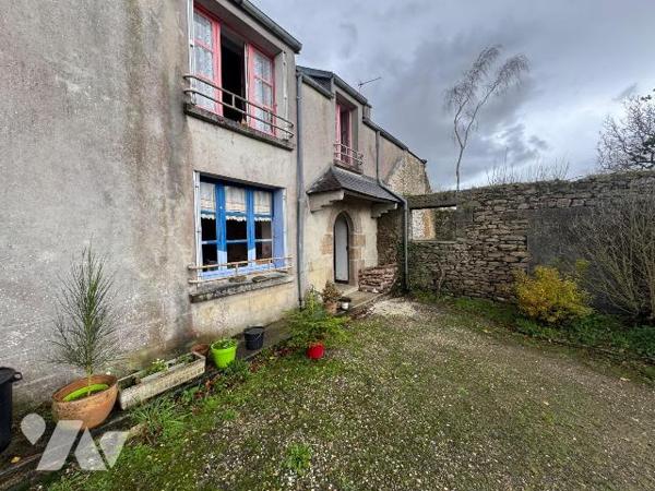COAT MEAL. Corps de ferme avec plusieurs dépendances, posé en  pleine campagne, au coeur de plu...