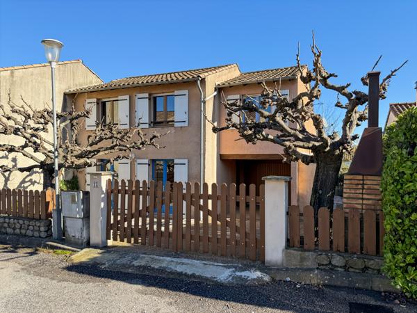 Saint-Sernin (07200) Jolie maison avec jardin dans un petit lotissement calme et convivial