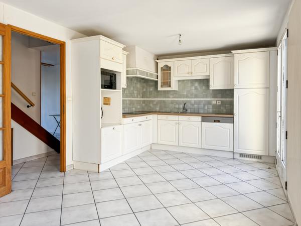 Saint-Sernin (07200) Jolie maison avec jardin dans un petit lotissement calme et convivial