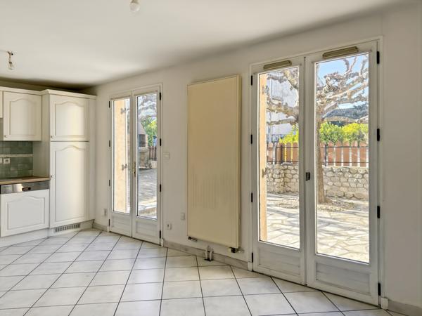 Saint-Sernin (07200) Jolie maison avec jardin dans un petit lotissement calme et convivial