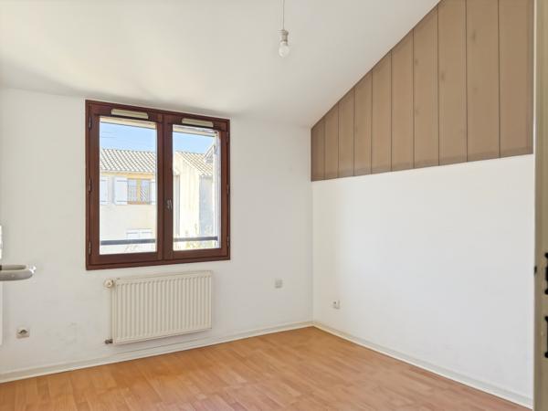 Saint-Sernin (07200) Jolie maison avec jardin dans un petit lotissement calme et convivial