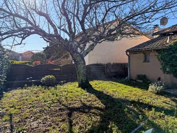 Saint-Sernin (07200) Jolie maison avec jardin dans un petit lotissement calme et convivial