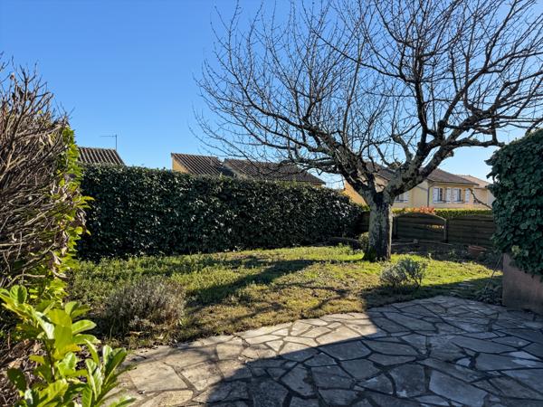 Saint-Sernin (07200) Jolie maison avec jardin dans un petit lotissement calme et convivial