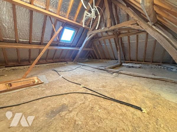 15 MN. NOGENT, PROCHE  ANCIEN COLLEGE  ROYAL ET MILITAIRE 
MAISON DE BOURG MITOYENNE 104m² UTILES