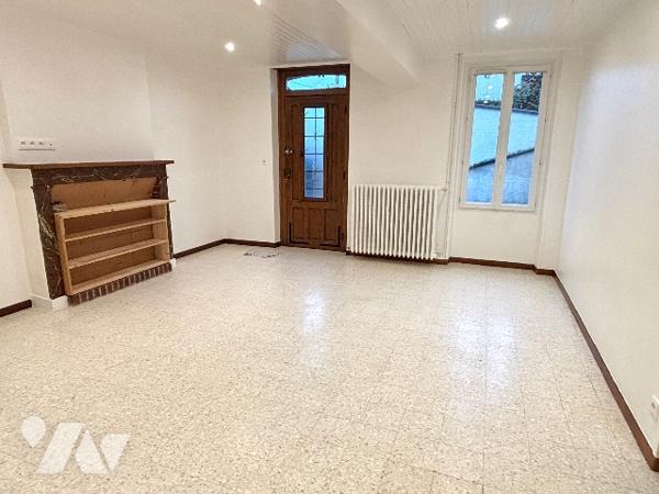 15 MN. NOGENT, PROCHE  ANCIEN COLLEGE  ROYAL ET MILITAIRE 
MAISON DE BOURG MITOYENNE 104m² UTILES