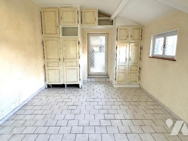 15 MN. NOGENT, PROCHE  ANCIEN COLLEGE  ROYAL ET MILITAIRE 
MAISON DE BOURG MITOYENNE 104m² UTILES