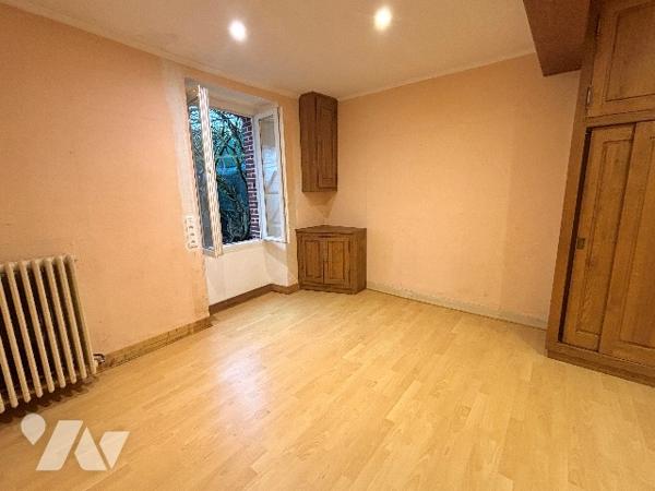 15 MN. NOGENT, PROCHE  ANCIEN COLLEGE  ROYAL ET MILITAIRE 
MAISON DE BOURG MITOYENNE 104m² UTILES