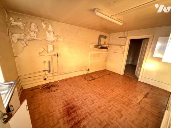 HERIMONCOURT, maison de 1811  à rénover en totalité anciennement composé de trois appartements 