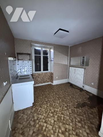 HERIMONCOURT, maison de 1811  à rénover en totalité anciennement composé de trois appartements 