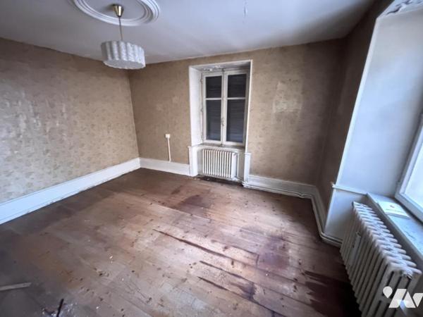 HERIMONCOURT, maison de 1811  à rénover en totalité anciennement composé de trois appartements 