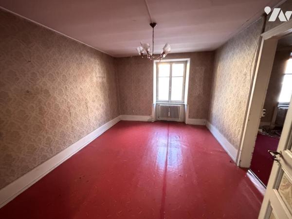 HERIMONCOURT, maison de 1811  à rénover en totalité anciennement composé de trois appartements 