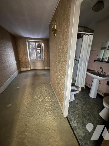 HERIMONCOURT, maison de 1811  à rénover en totalité anciennement composé de trois appartements 