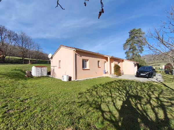 Villa avec garage et jardin