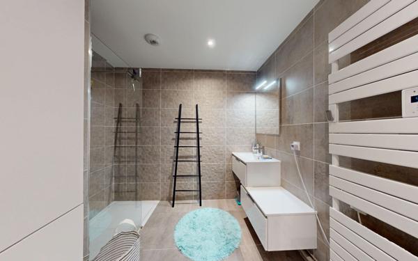 Appartement à vendre    3 pièces • 60,07 m2 Lyon 4