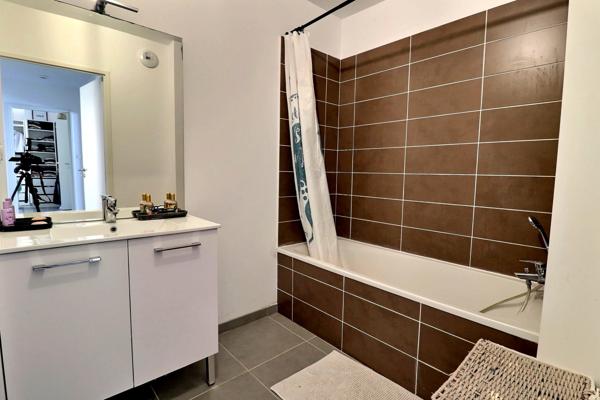 Auriol (13390) Trop tard - sous promesse d'achat ! Appartement T4 de 2023 avec terrasse et 2 garages à Auriol