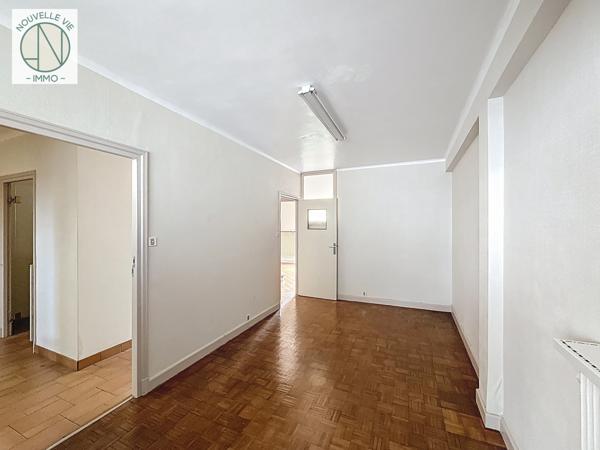 Maison
                                                                                                                                                                                                                                                                                                                        6 pièce(s)                                                                                                                                                                                                          5 chambre(s)                                                                                                                                                                                                          237  m²