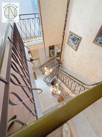 Maison
                                                                                                                                                                                                                                                                                                                        6 pièce(s)                                                                                                                                                                                                          5 chambre(s)                                                                                                                                                                                                          237  m²