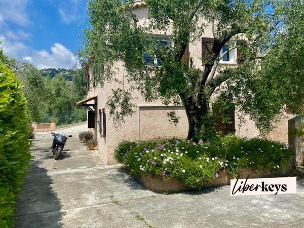 Maison familiale avec piscine de 160 m² sur deux appartements indépendants | Chem. Saint-Martin | Contes