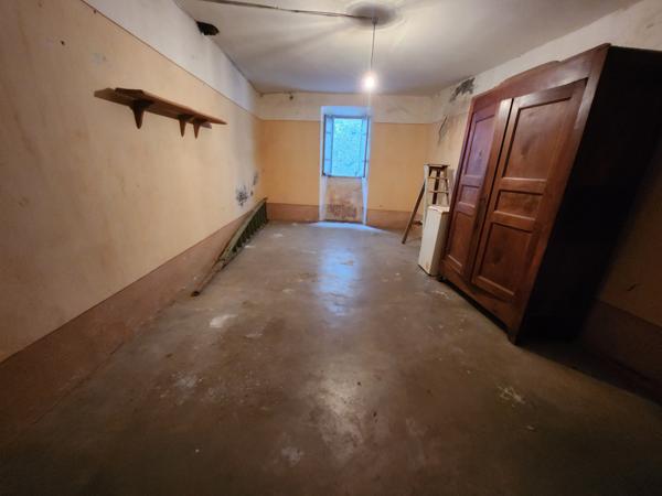 Maison dominante à 500m - vue panoramique sur la montagne - 3 logements - source - terrain - parking Ailhon (07200)