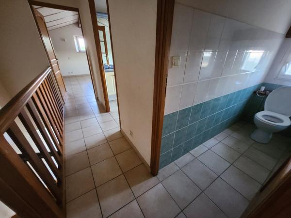 Maison dominante à 500m - vue panoramique sur la montagne - 3 logements - source - terrain - parking Ailhon (07200)